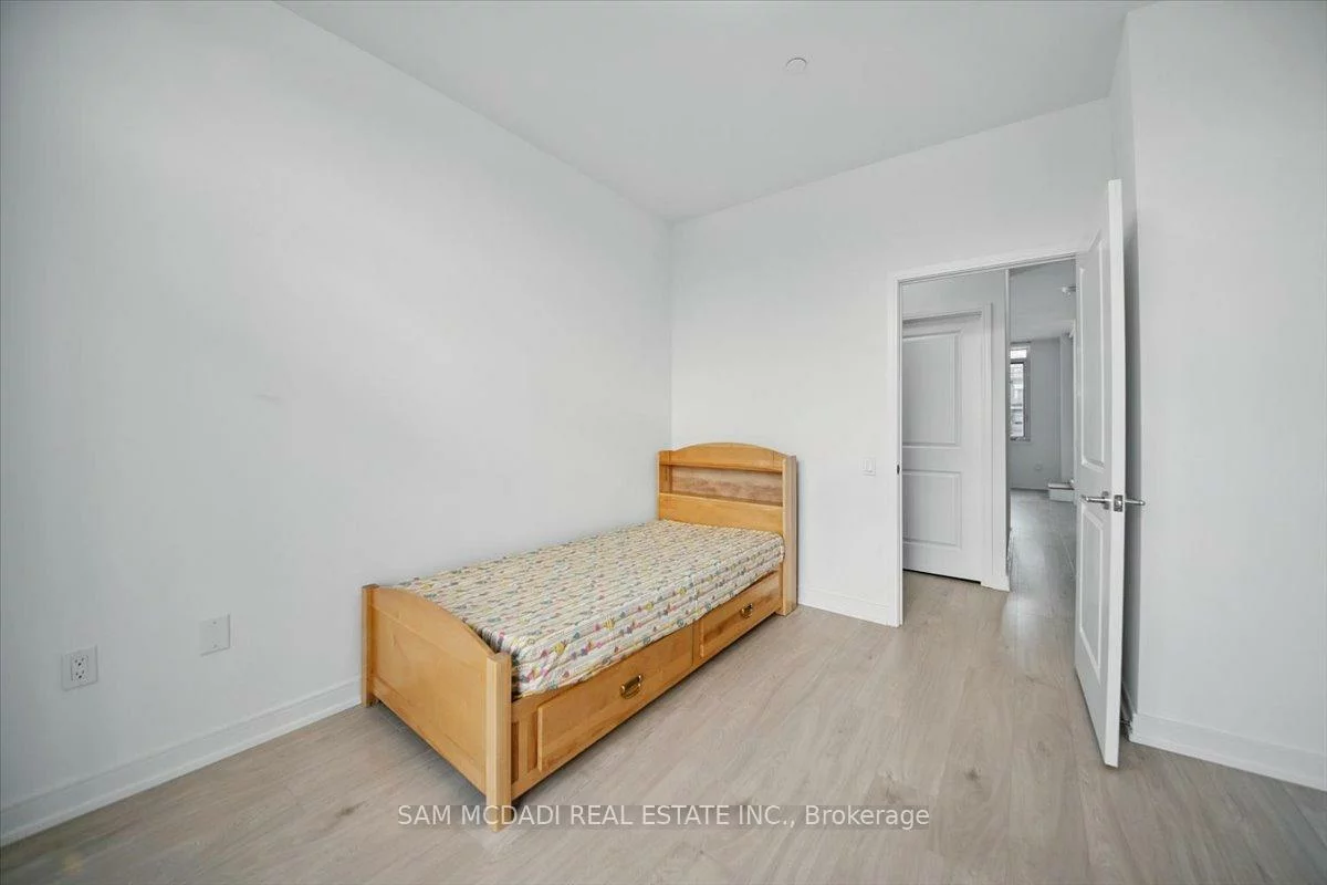 8, Nahani, Hurontario, Mississauga