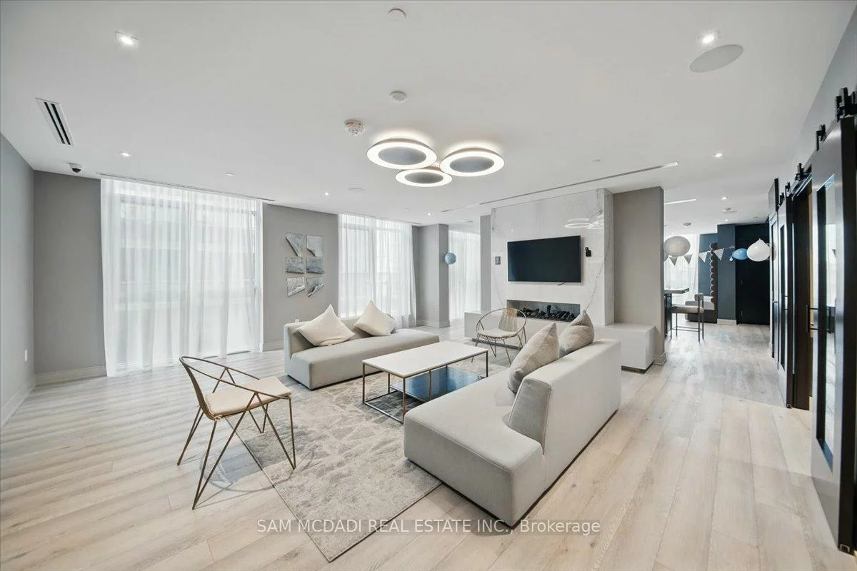 8, Nahani, Hurontario, Mississauga