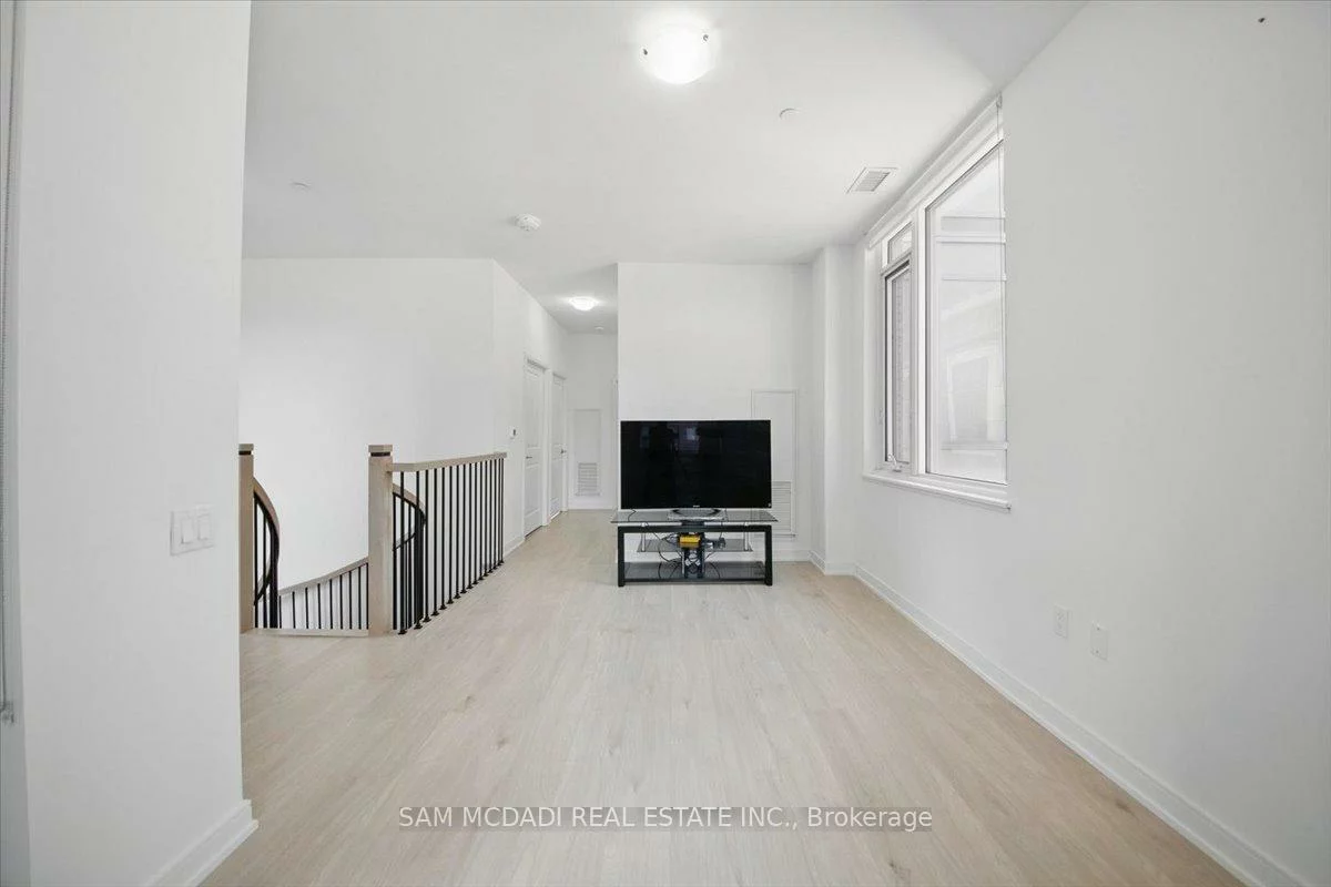 8, Nahani, Hurontario, Mississauga