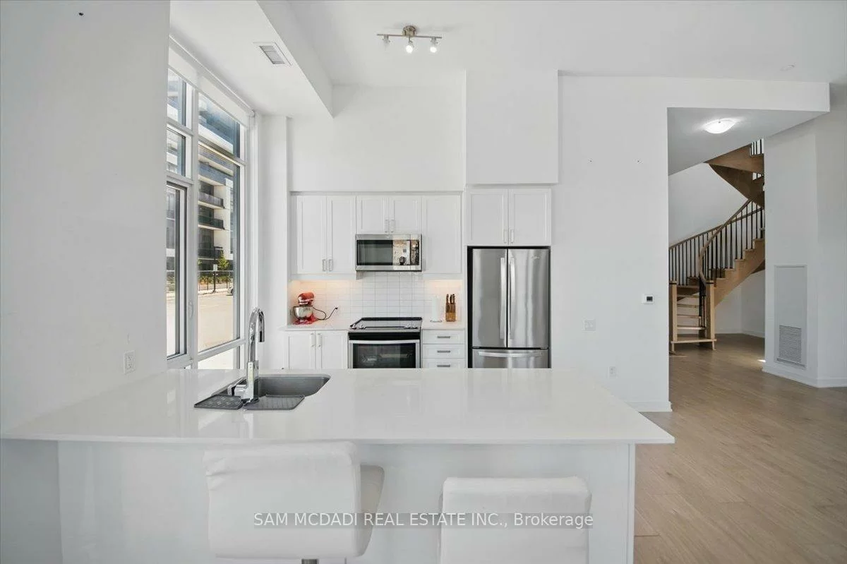 8, Nahani, Hurontario, Mississauga