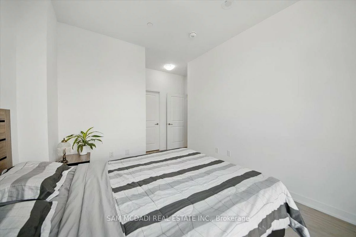 8, Nahani, Hurontario, Mississauga