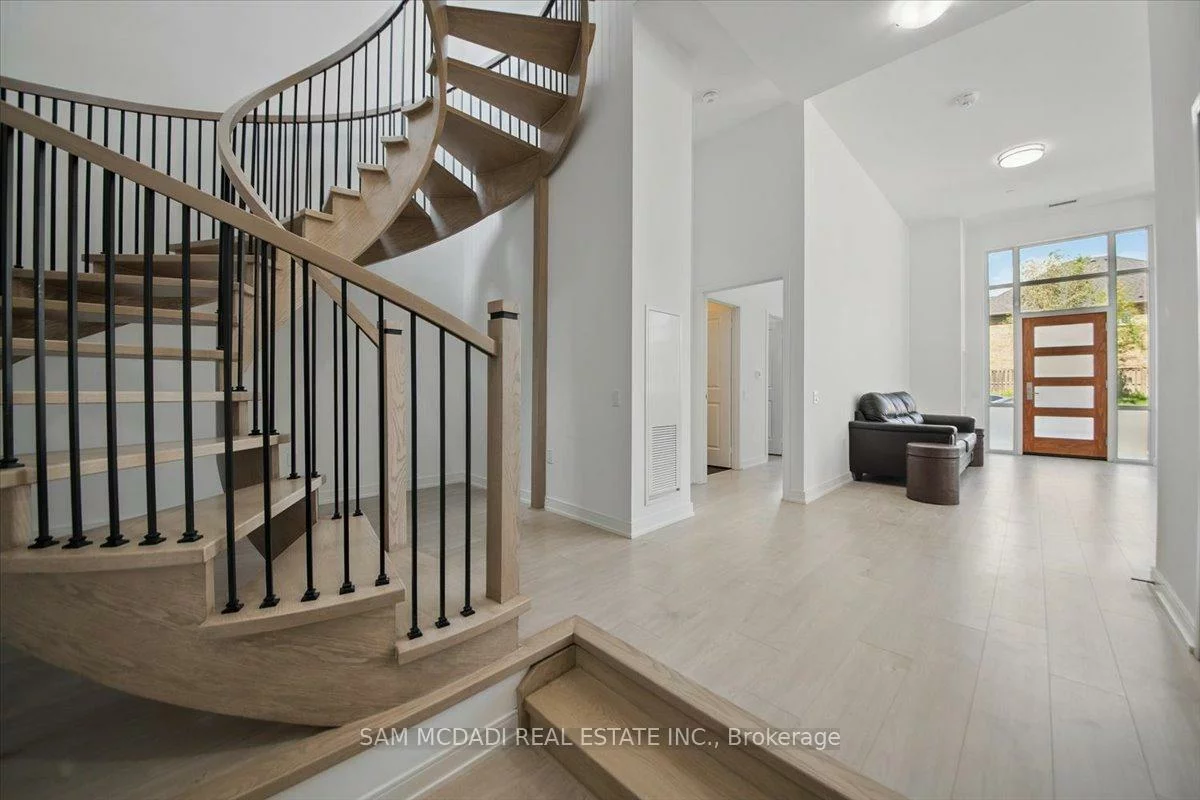 8, Nahani, Hurontario, Mississauga