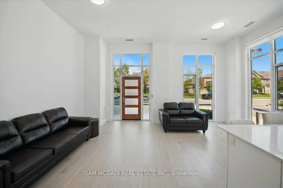 8, Nahani, Hurontario, Mississauga