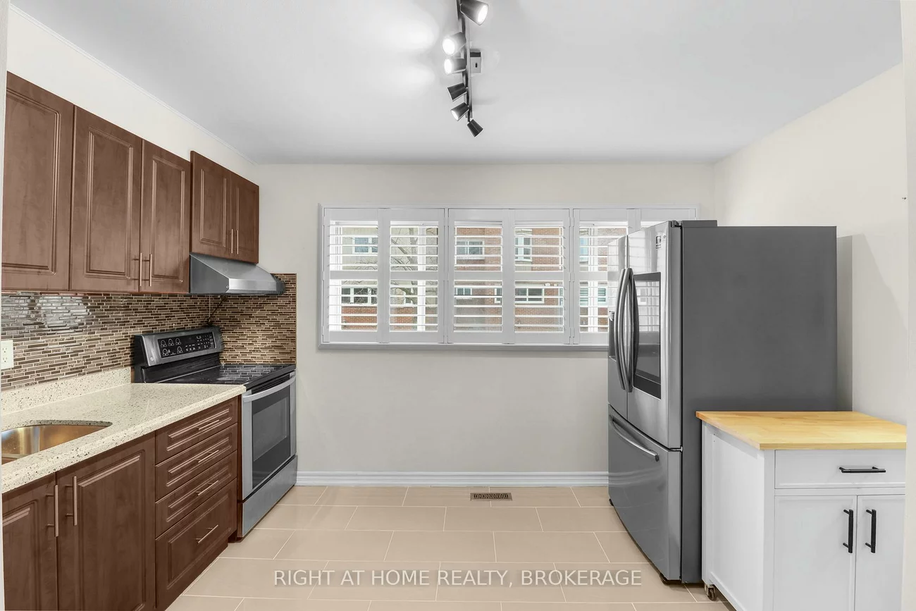 400, Bloor, Mississauga Valleys, Mississauga