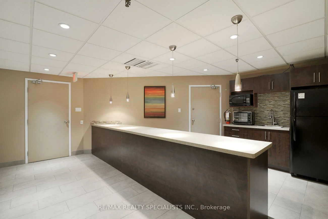 2323, Confederation, Cooksville, Mississauga