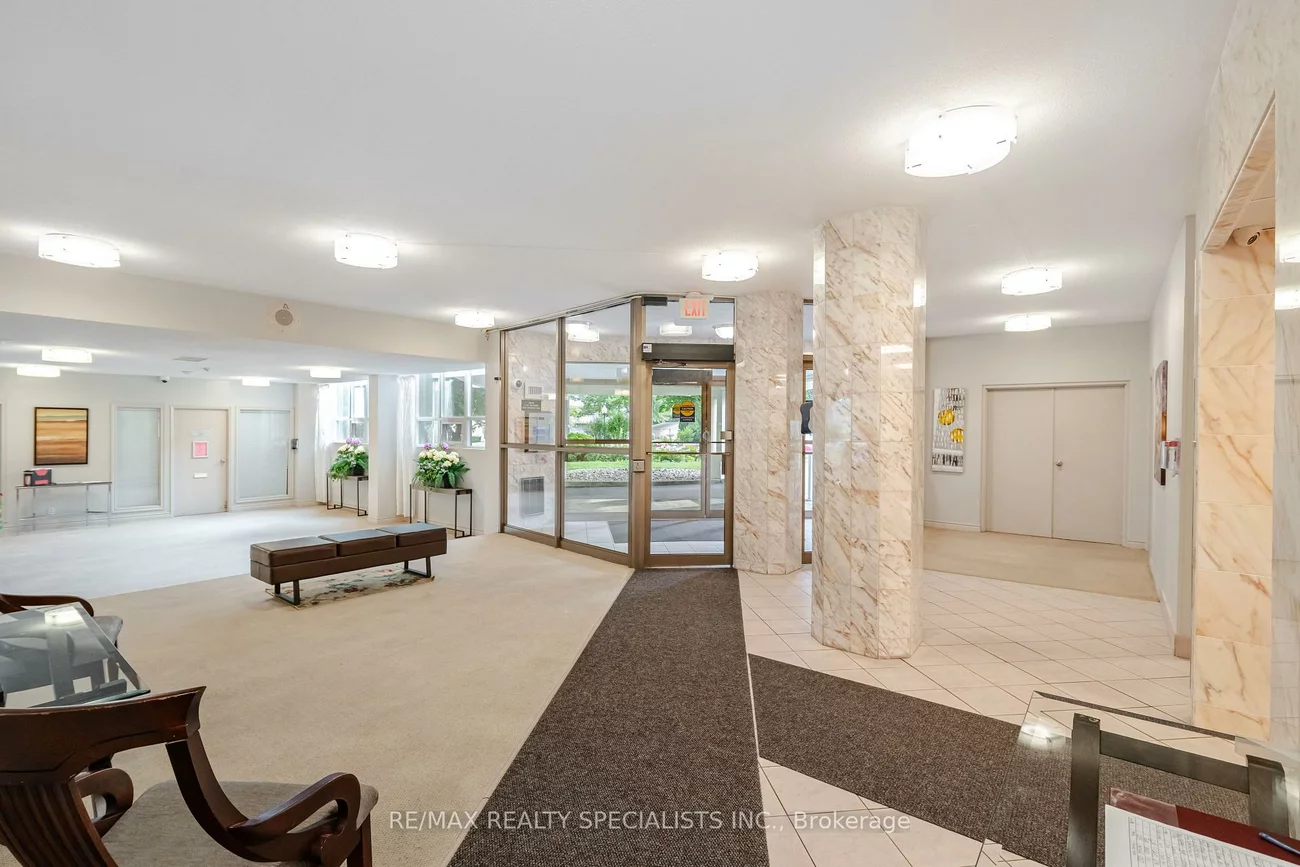 2323, Confederation, Cooksville, Mississauga