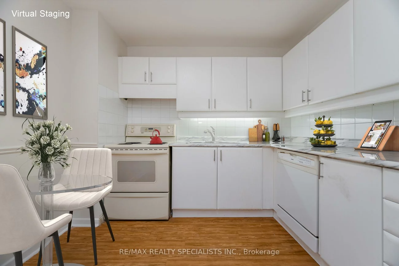2323, Confederation, Cooksville, Mississauga