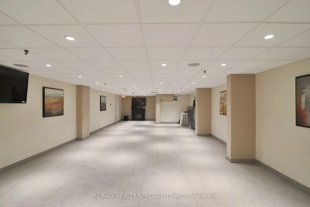2323, Confederation, Cooksville, Mississauga