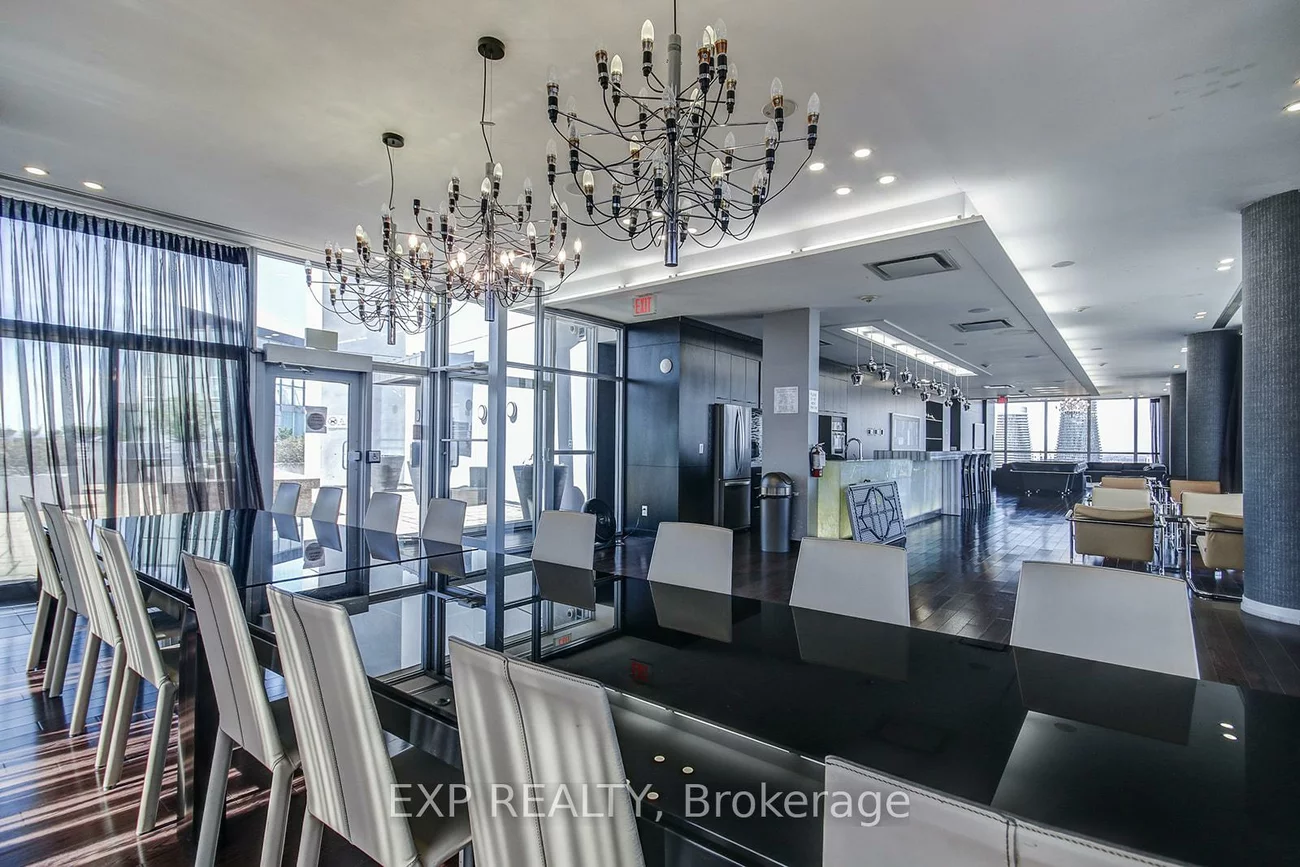 223, Webb, City Centre, Mississauga