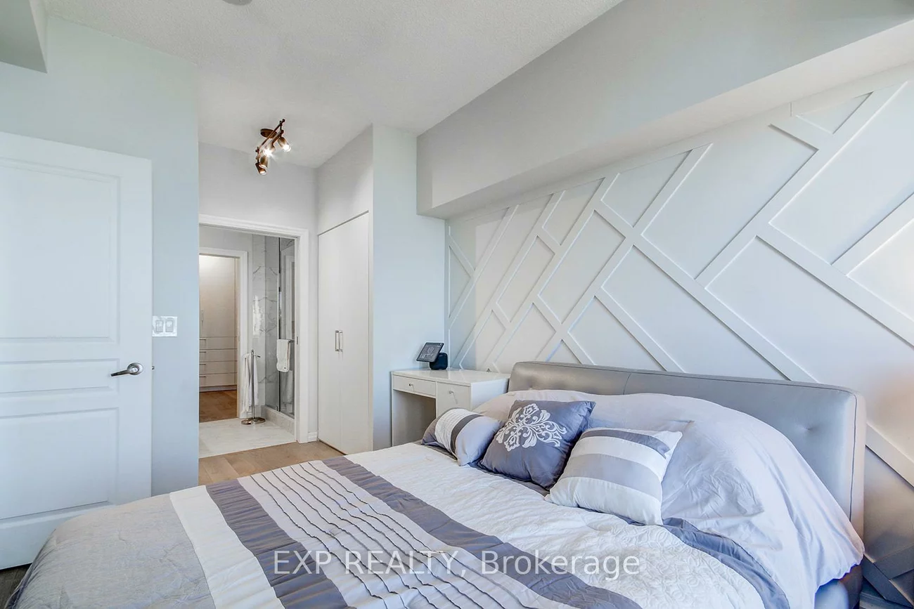223, Webb, City Centre, Mississauga