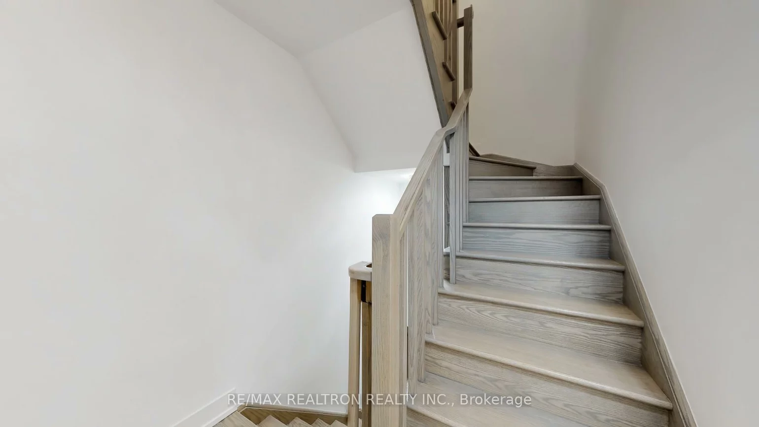 1070, Douglas Mccurdy, Lakeview, Mississauga