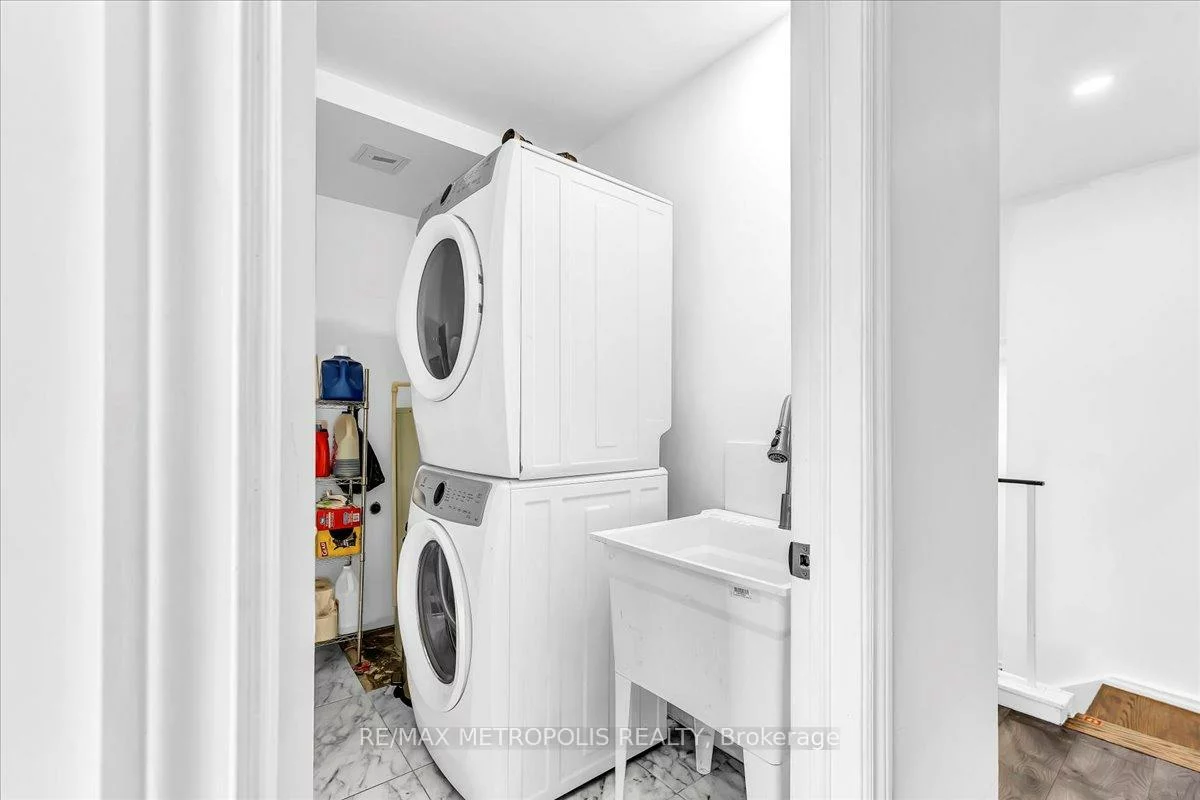 2170, Bromsgrove, Clarkson, Mississauga