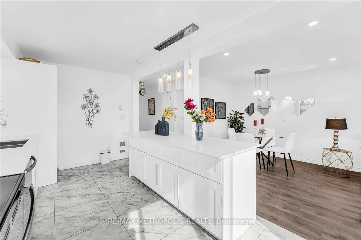 2170, Bromsgrove, Clarkson, Mississauga
