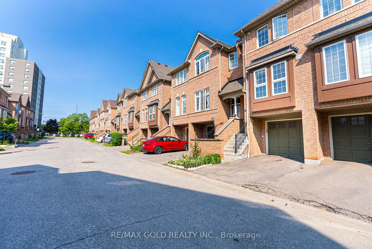 50, Strathaven, Hurontario, Mississauga