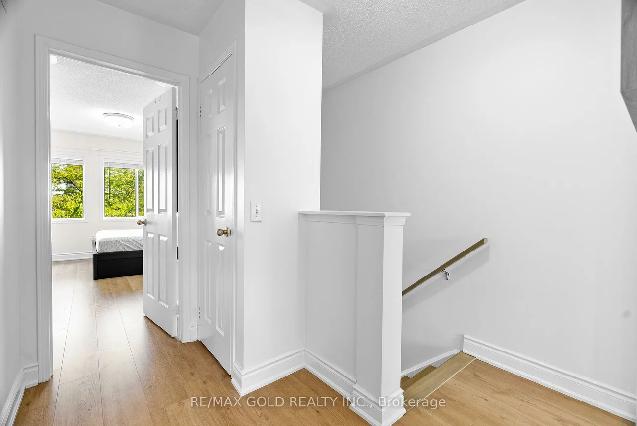 50, Strathaven, Hurontario, Mississauga