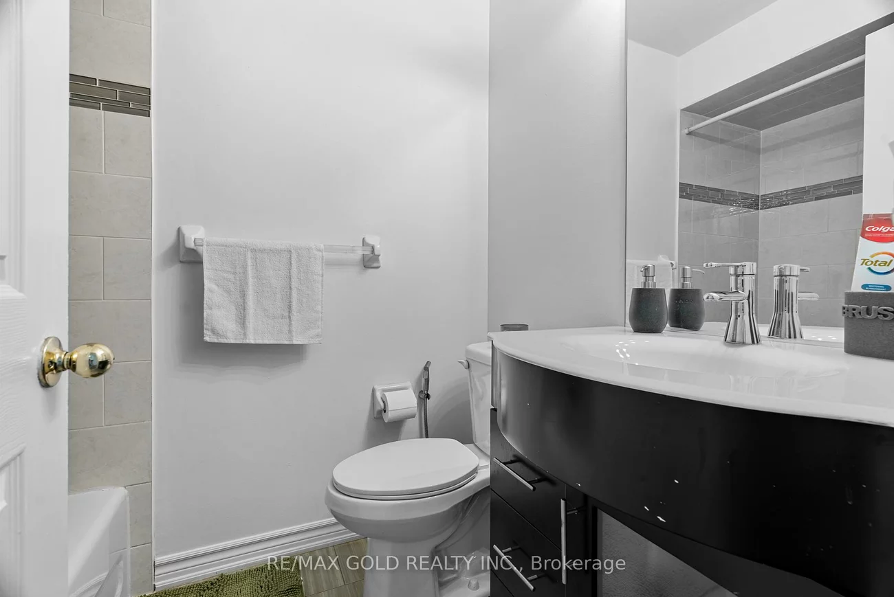 50, Strathaven, Hurontario, Mississauga
