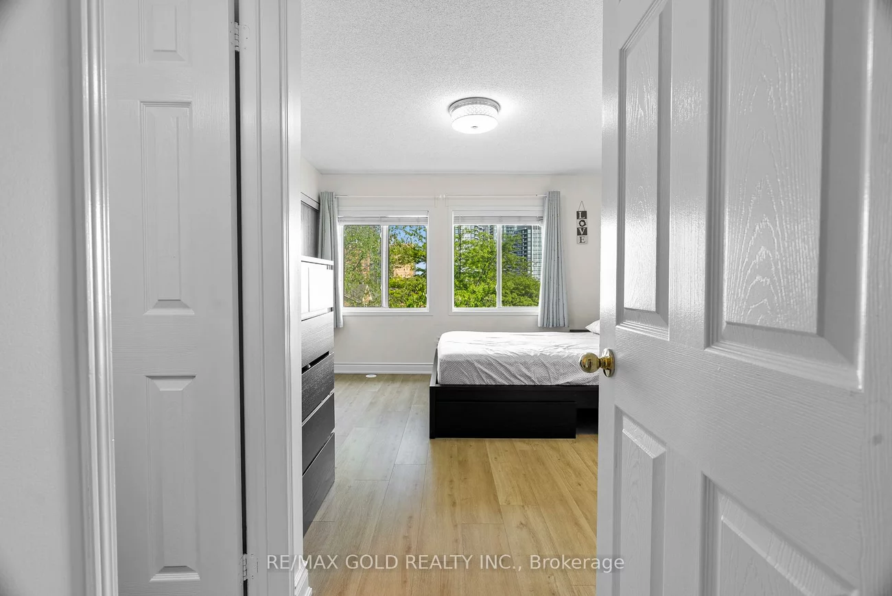 50, Strathaven, Hurontario, Mississauga