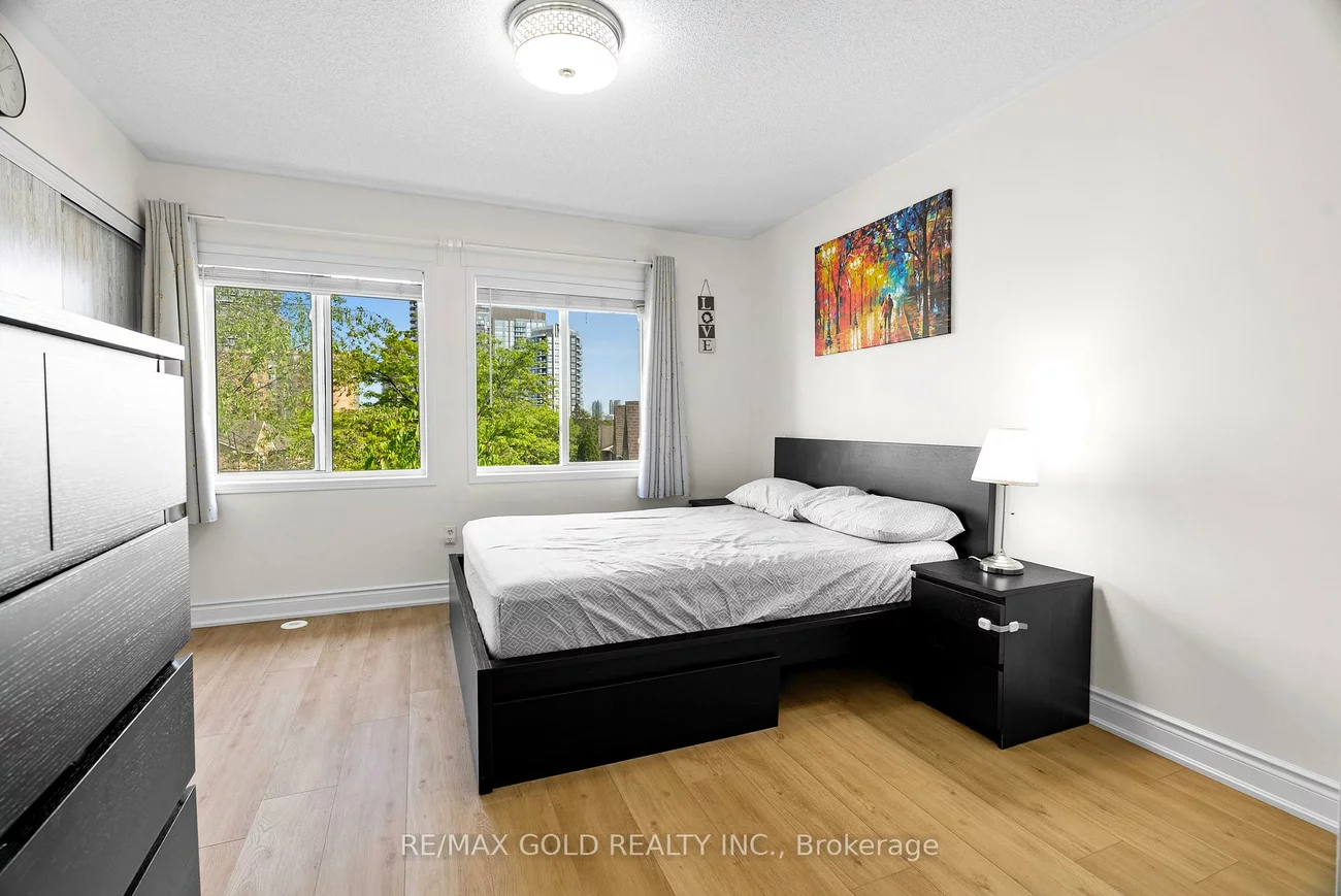 50, Strathaven, Hurontario, Mississauga