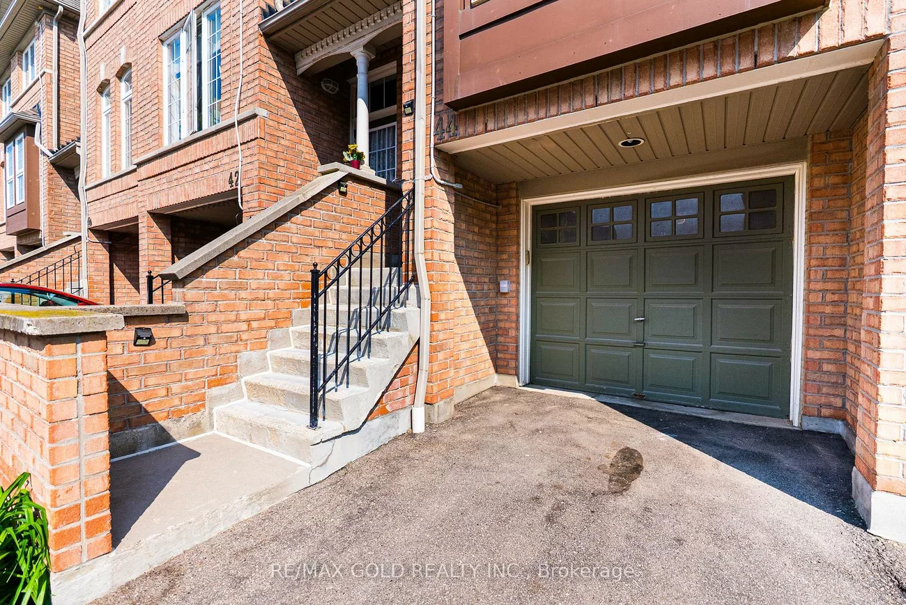 50, Strathaven, Hurontario, Mississauga