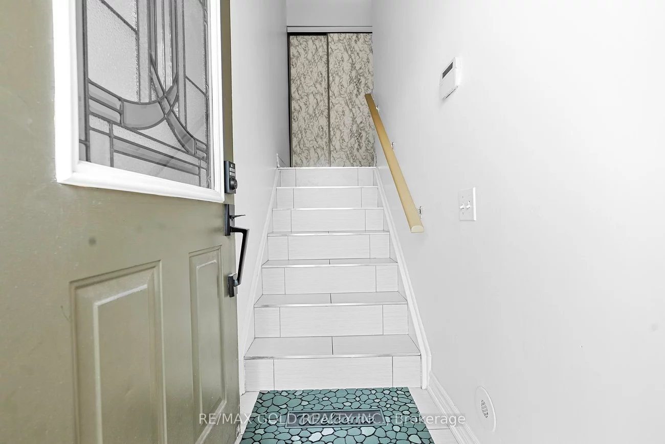 50, Strathaven, Hurontario, Mississauga