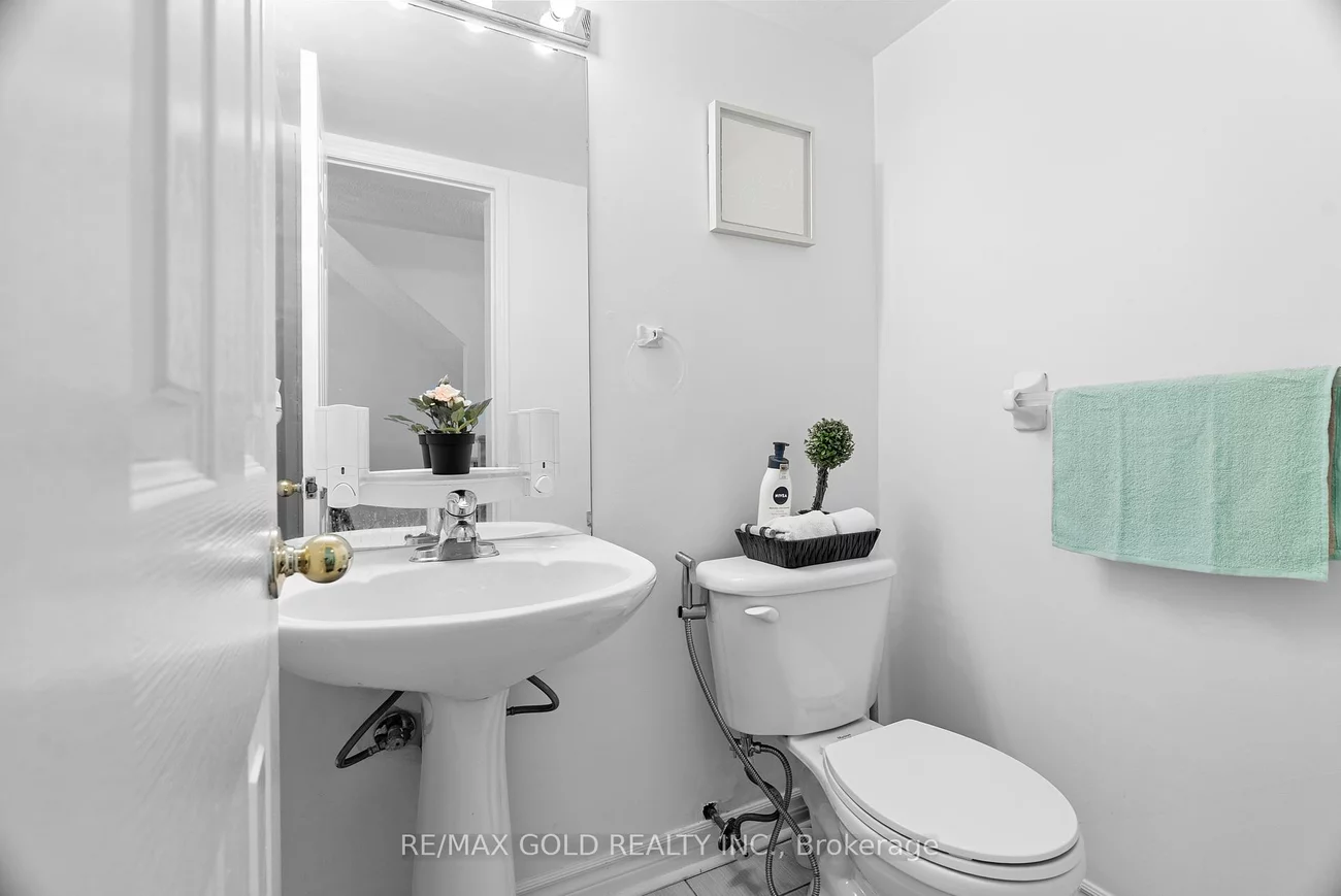 50, Strathaven, Hurontario, Mississauga