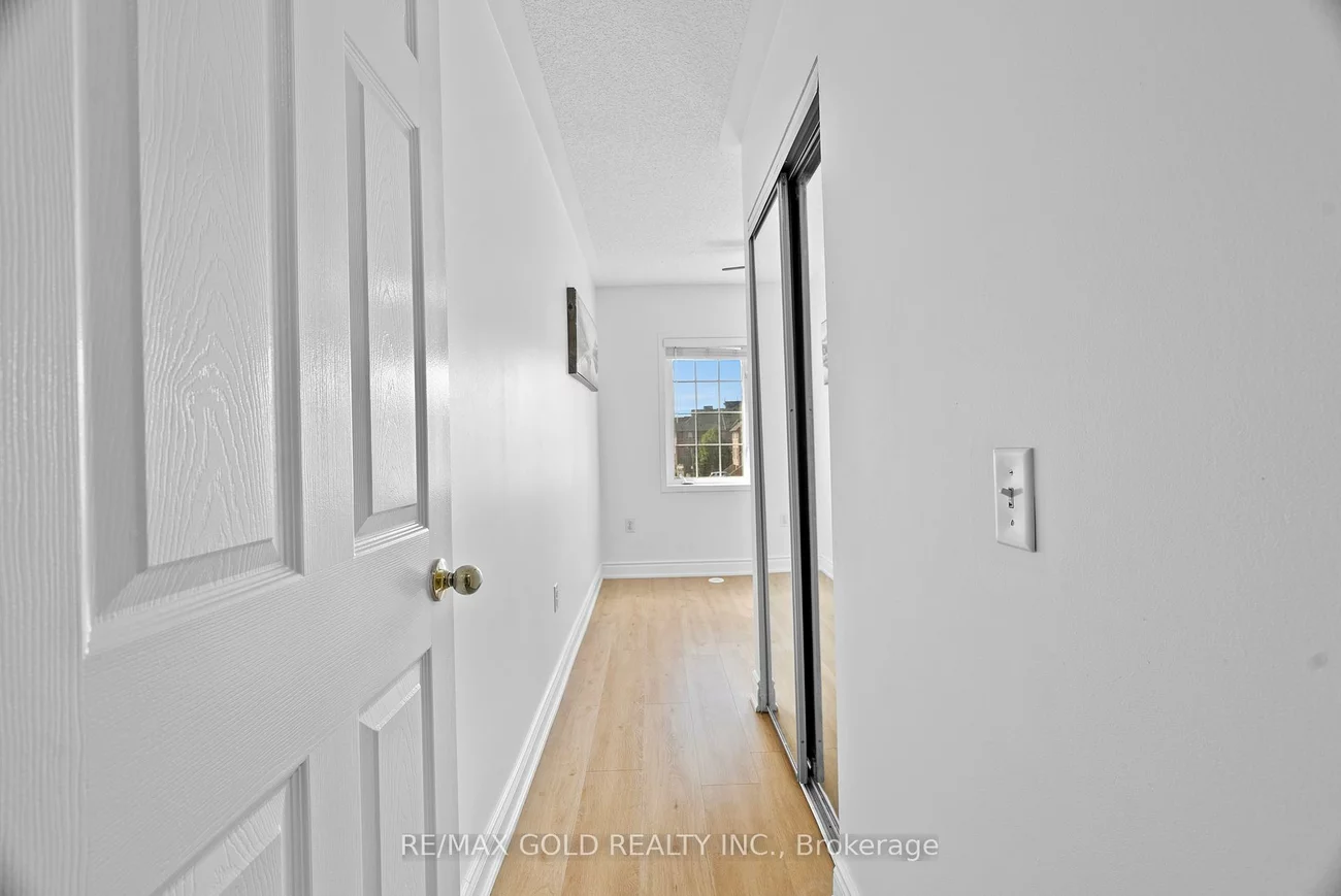 50, Strathaven, Hurontario, Mississauga
