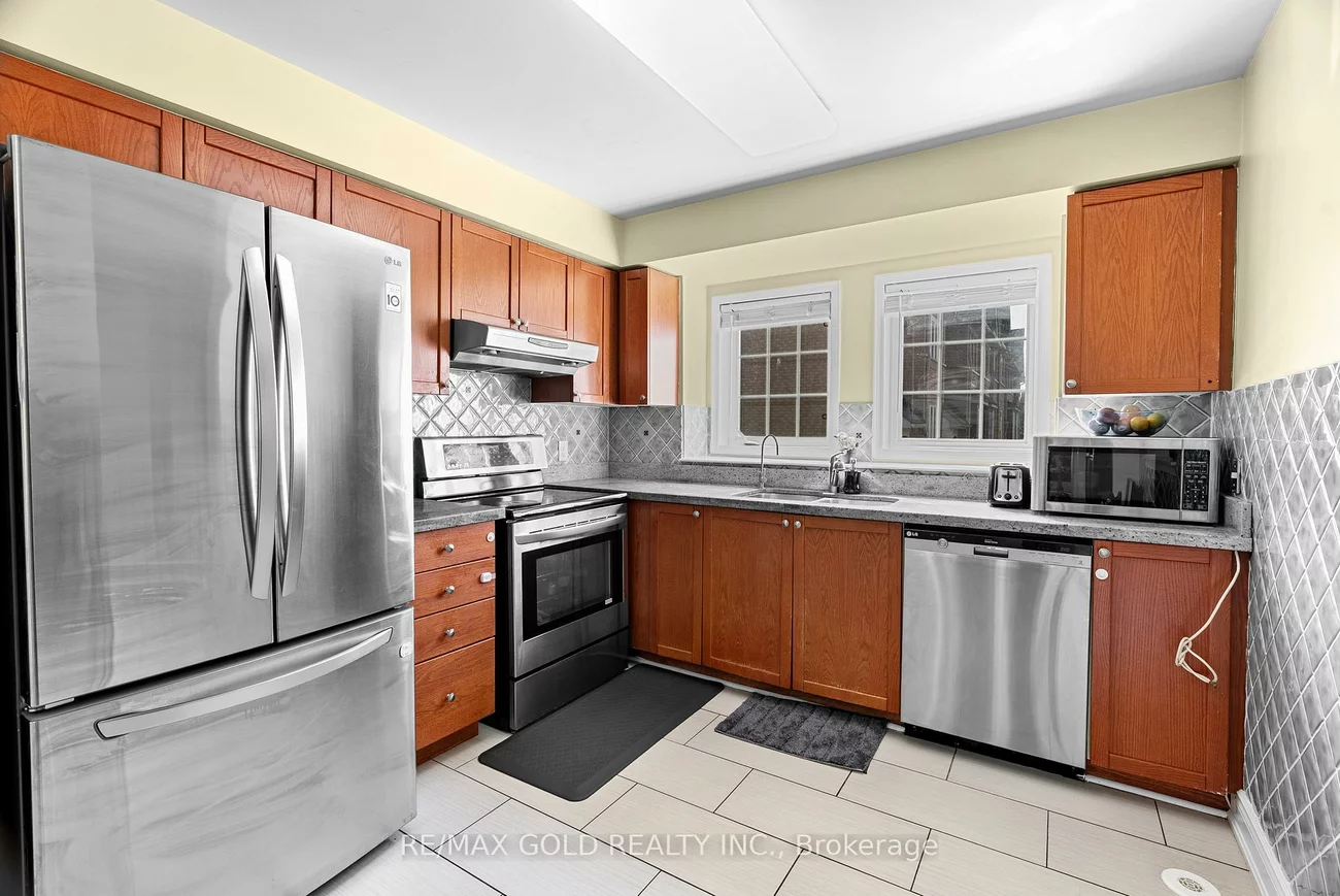 50, Strathaven, Hurontario, Mississauga