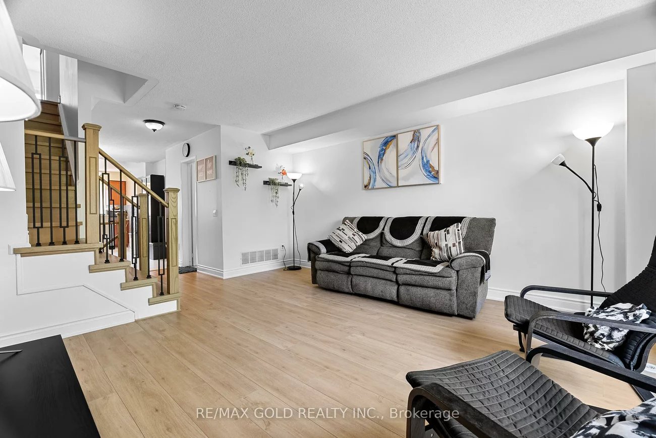 50, Strathaven, Hurontario, Mississauga