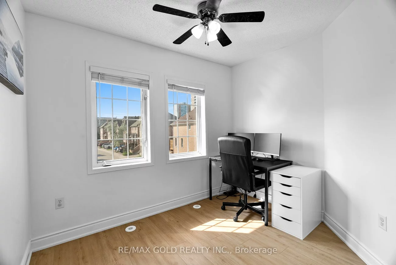 50, Strathaven, Hurontario, Mississauga