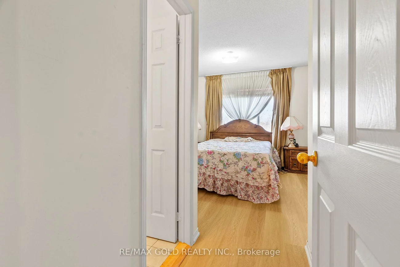 50, Strathaven, Hurontario, Mississauga