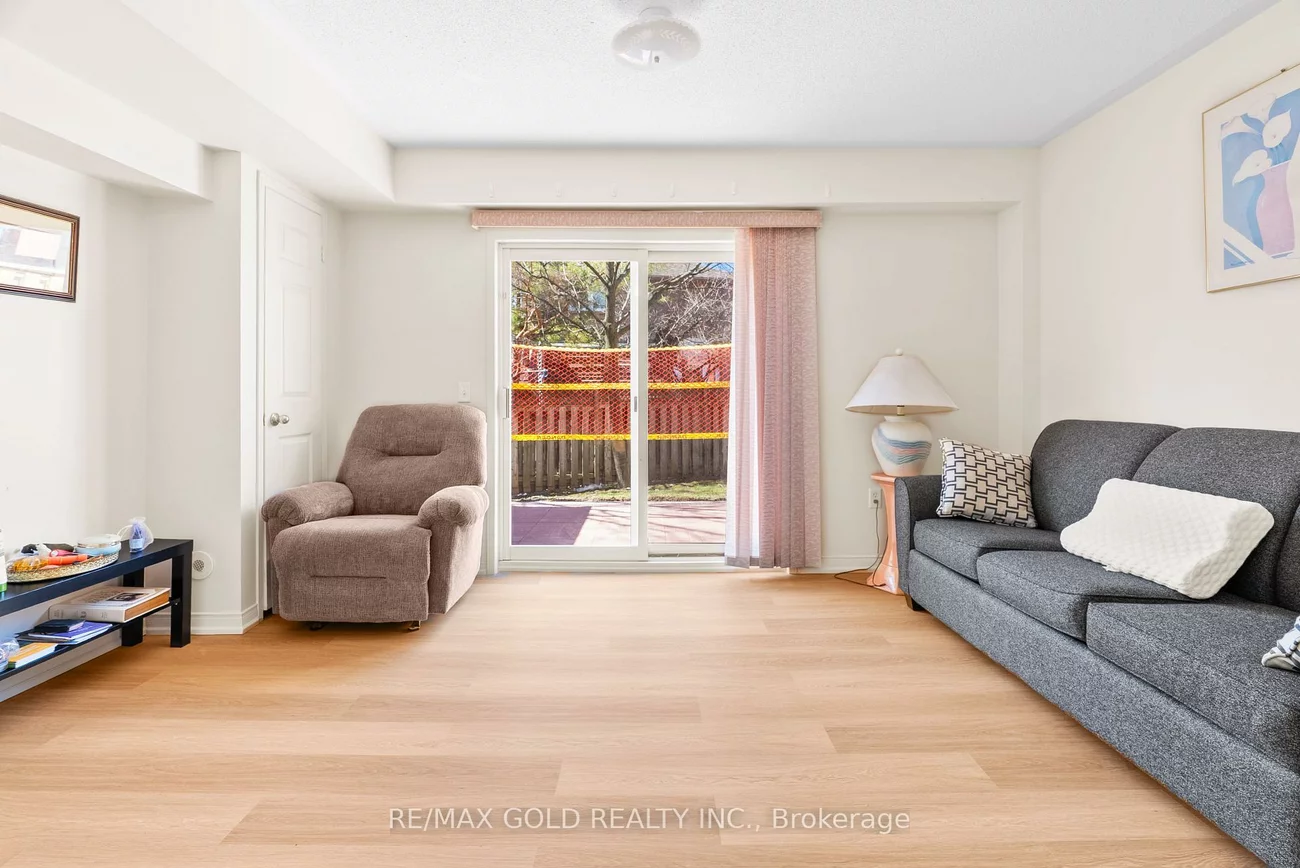 50, Strathaven, Hurontario, Mississauga