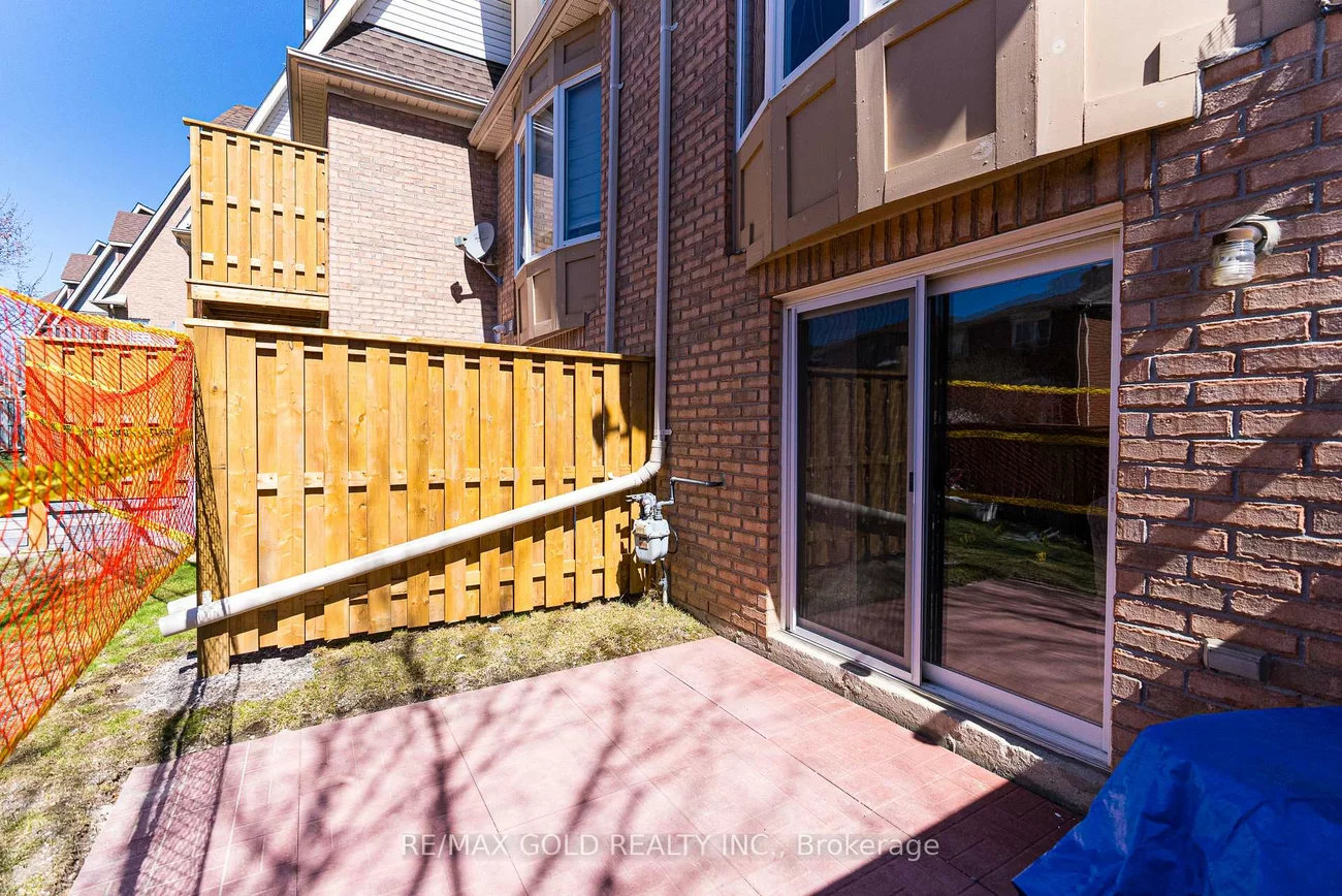 50, Strathaven, Hurontario, Mississauga