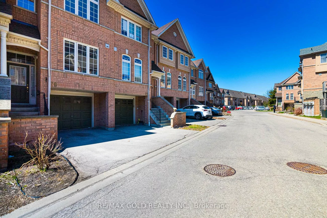 50, Strathaven, Hurontario, Mississauga