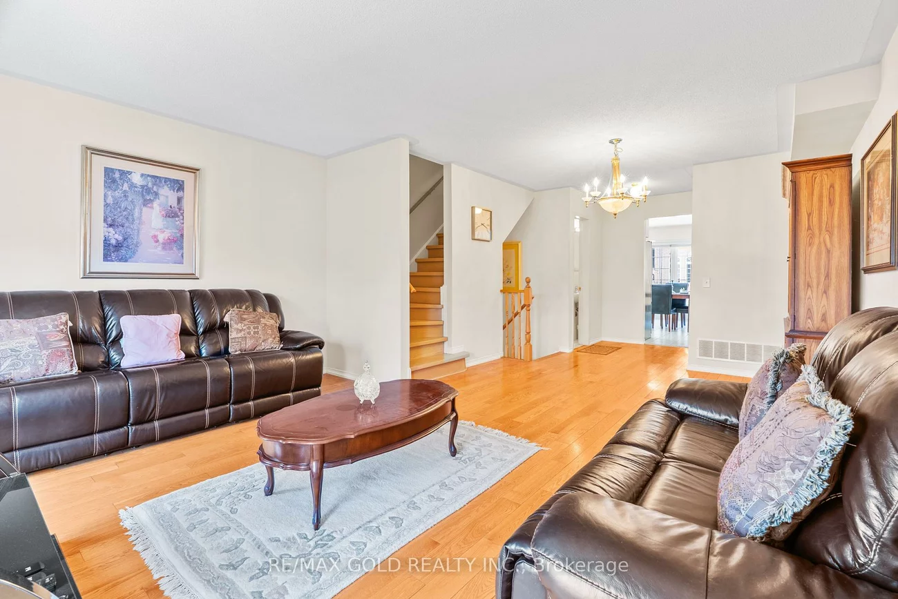 50, Strathaven, Hurontario, Mississauga