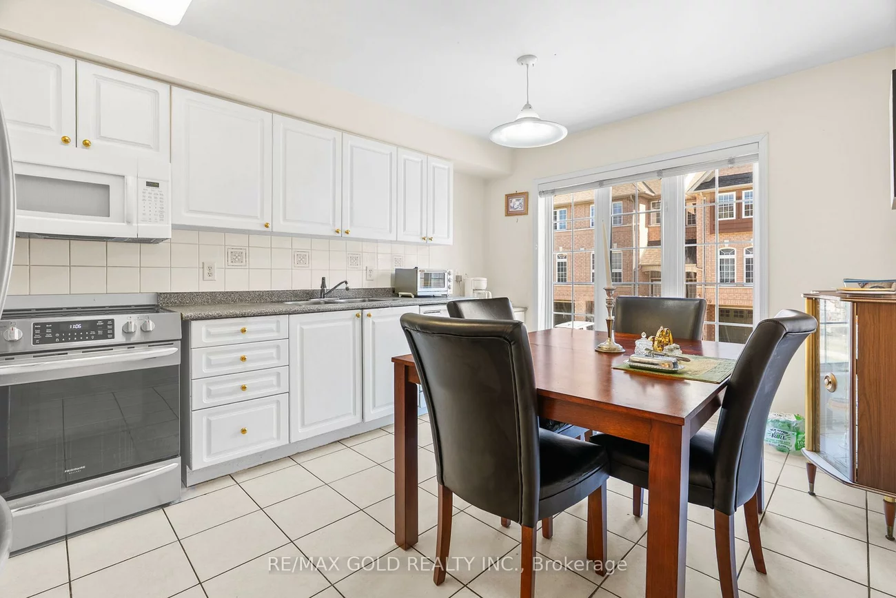 50, Strathaven, Hurontario, Mississauga