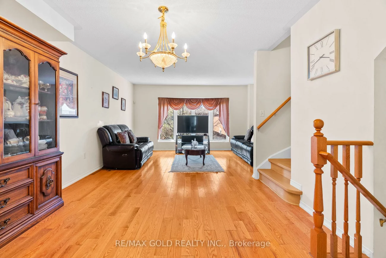 50, Strathaven, Hurontario, Mississauga