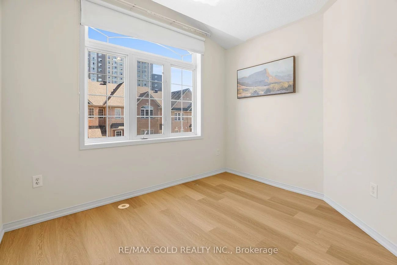 50, Strathaven, Hurontario, Mississauga