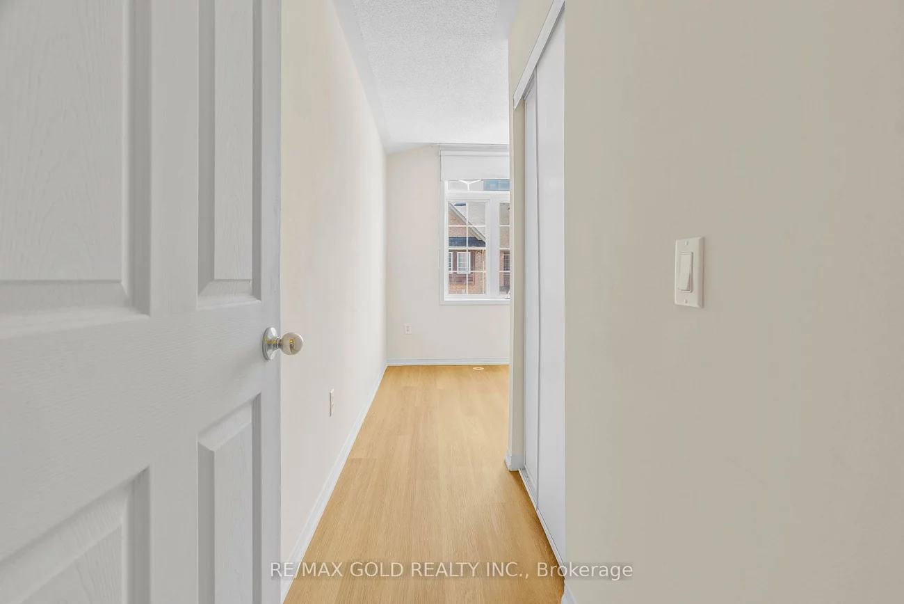 50, Strathaven, Hurontario, Mississauga