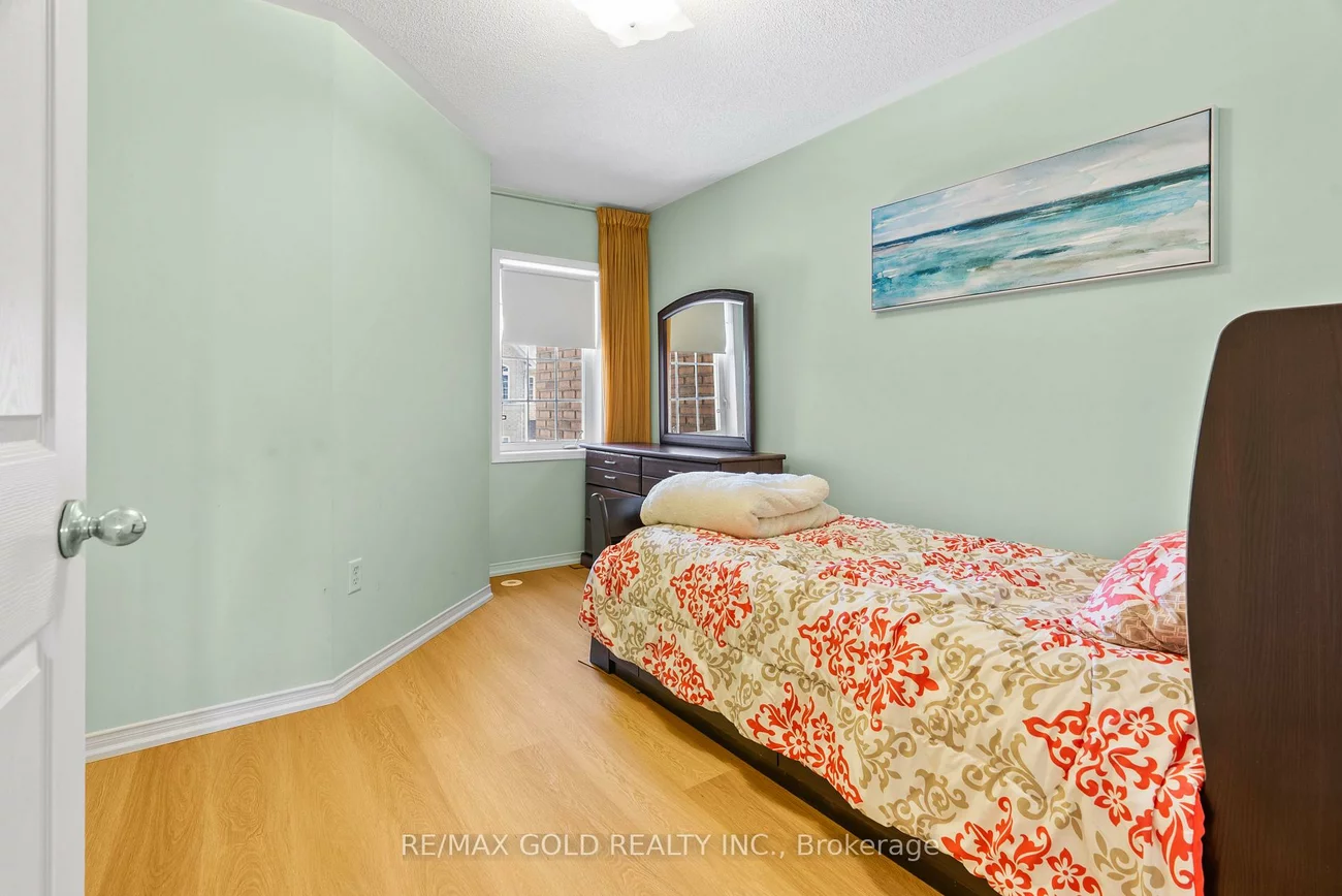 50, Strathaven, Hurontario, Mississauga