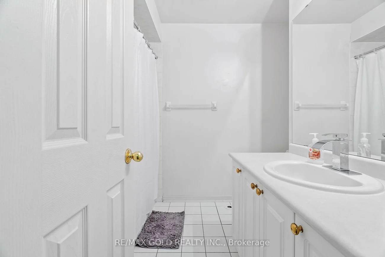 50, Strathaven, Hurontario, Mississauga