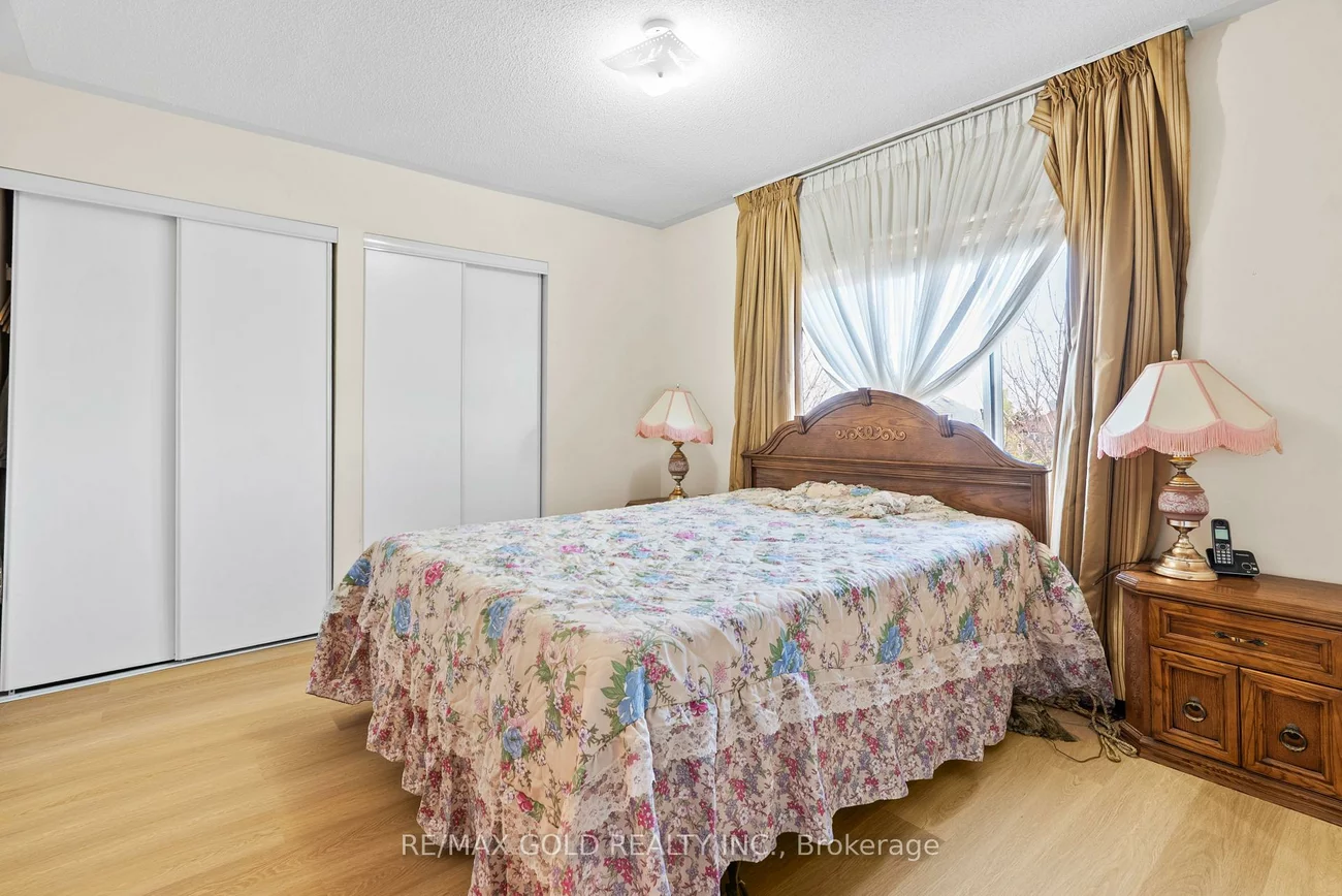 50, Strathaven, Hurontario, Mississauga
