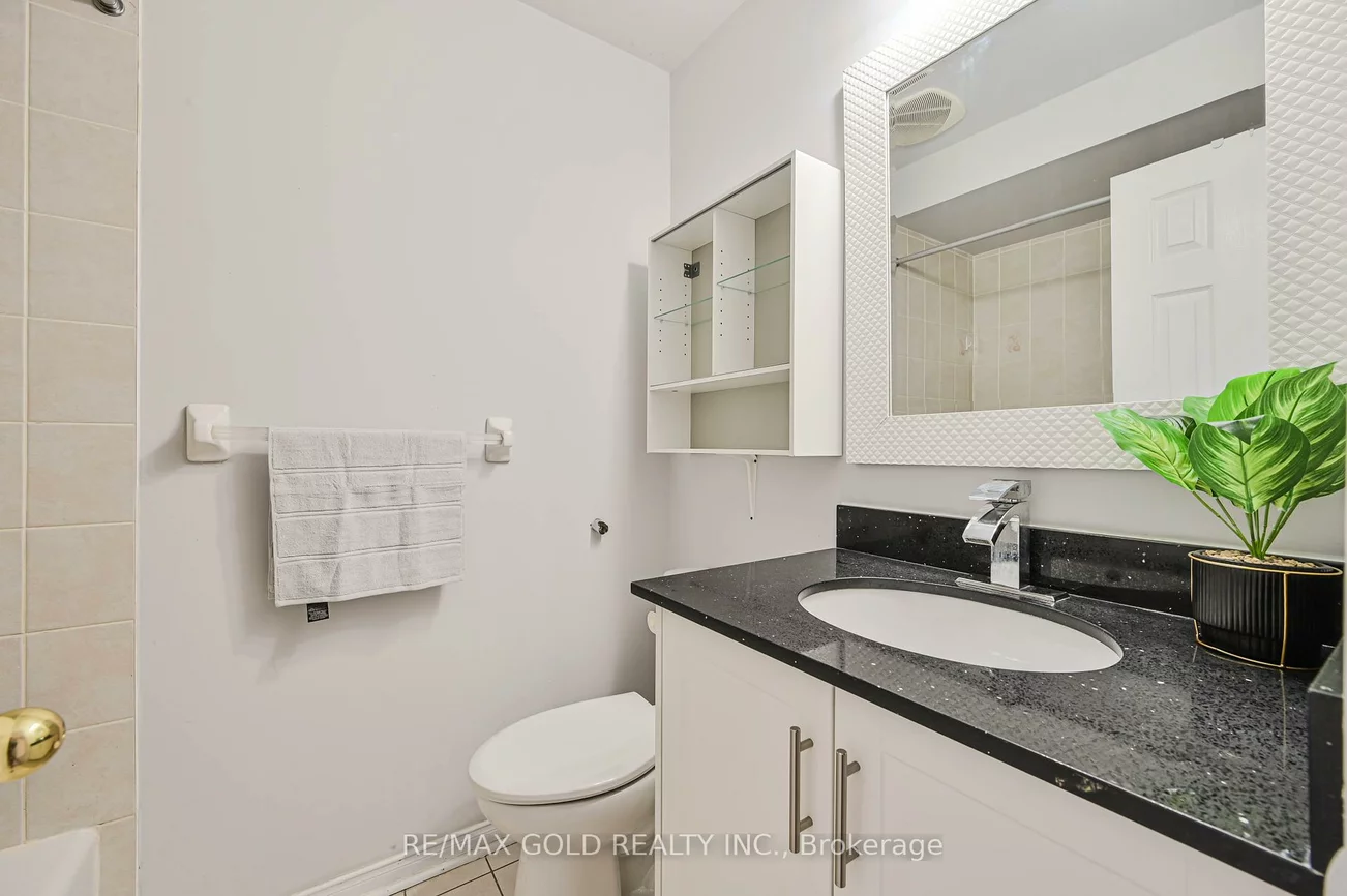 50, Strathaven, Hurontario, Mississauga