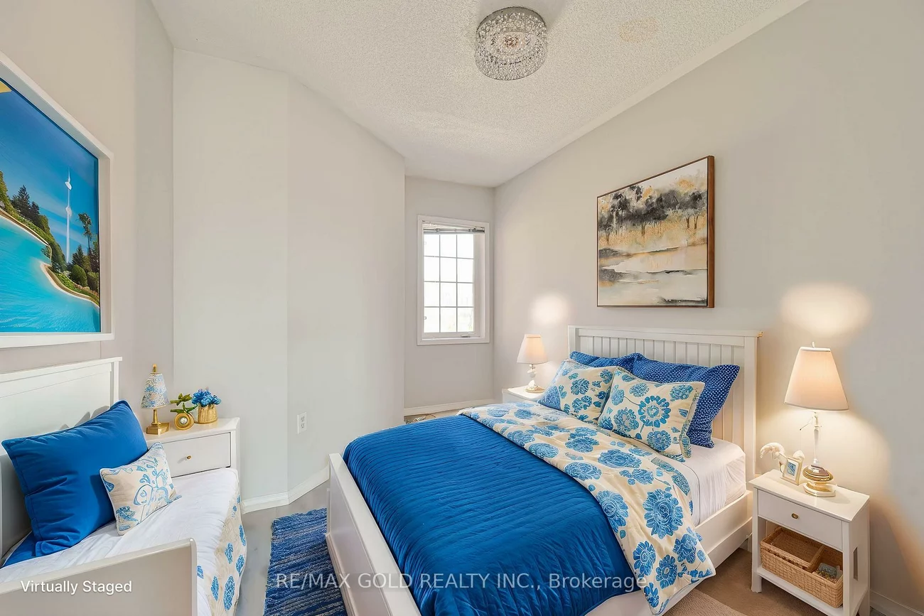50, Strathaven, Hurontario, Mississauga