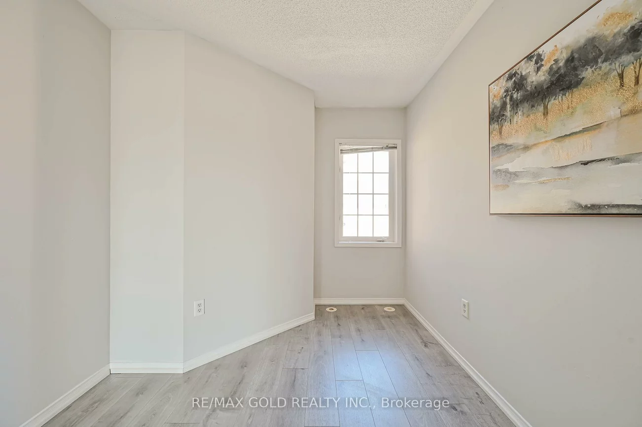 50, Strathaven, Hurontario, Mississauga