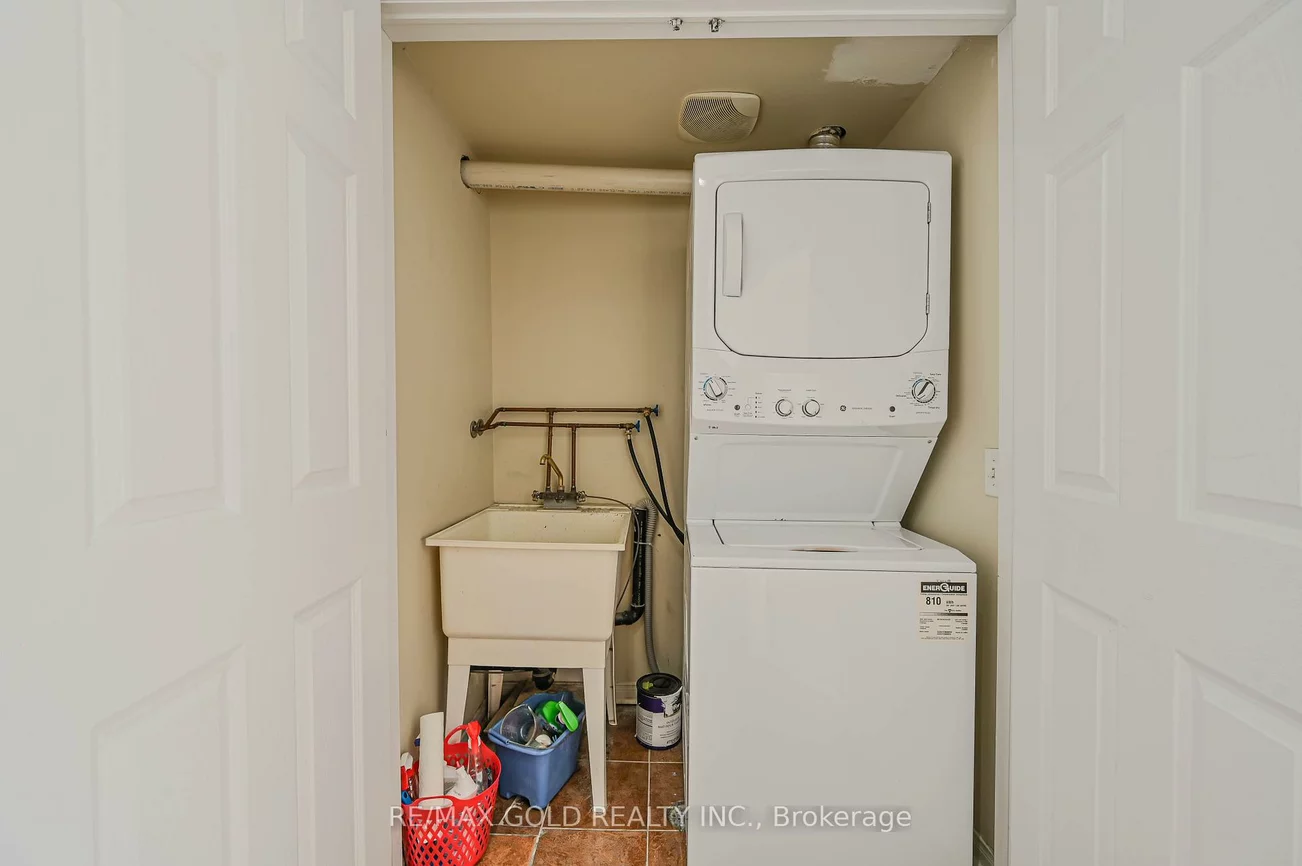 50, Strathaven, Hurontario, Mississauga