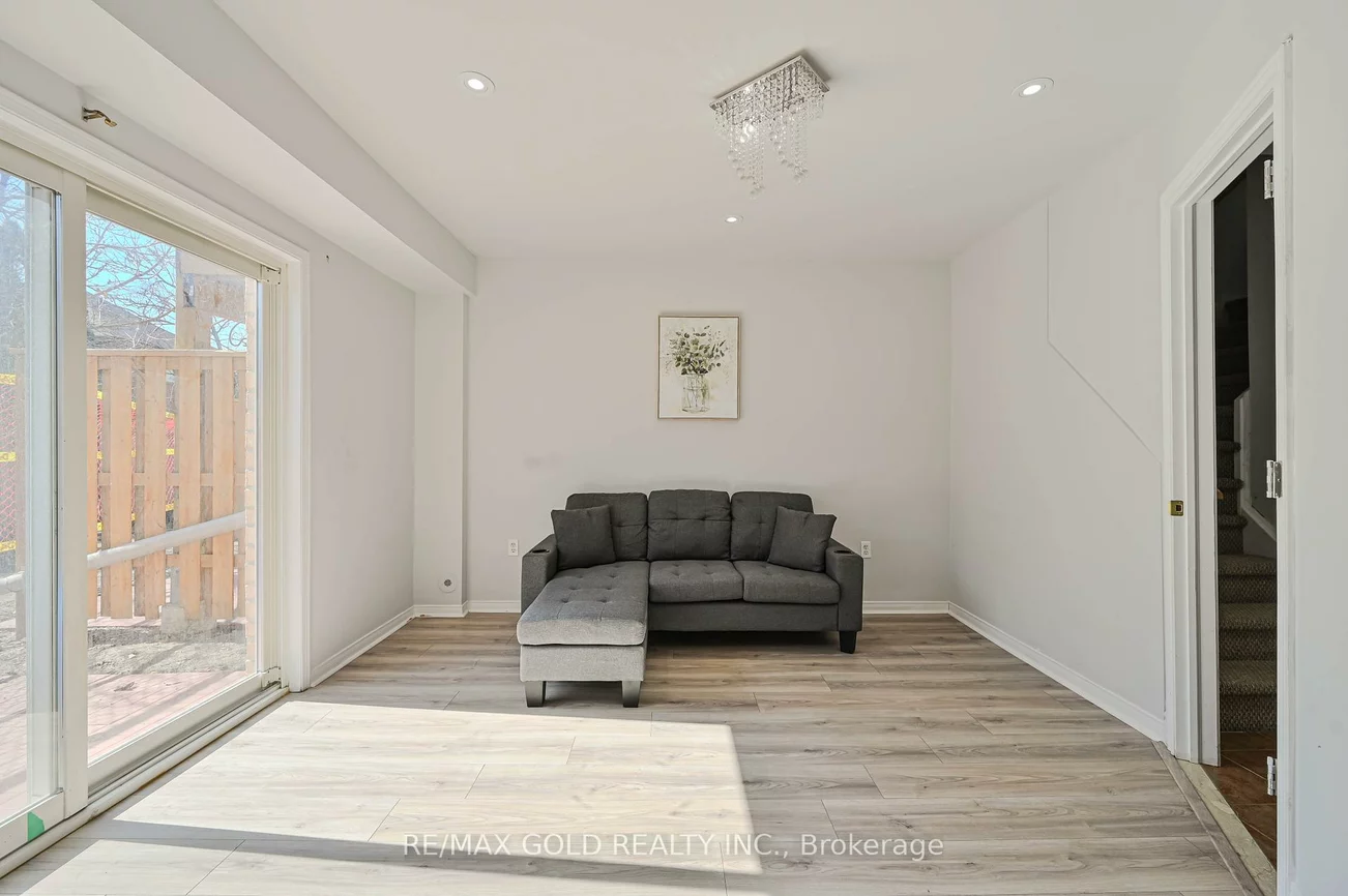 50, Strathaven, Hurontario, Mississauga
