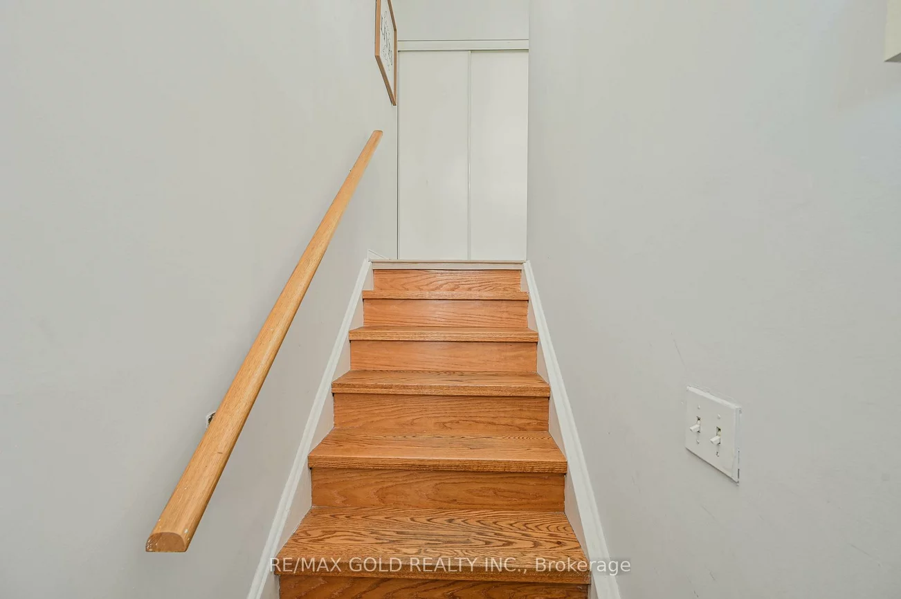 50, Strathaven, Hurontario, Mississauga