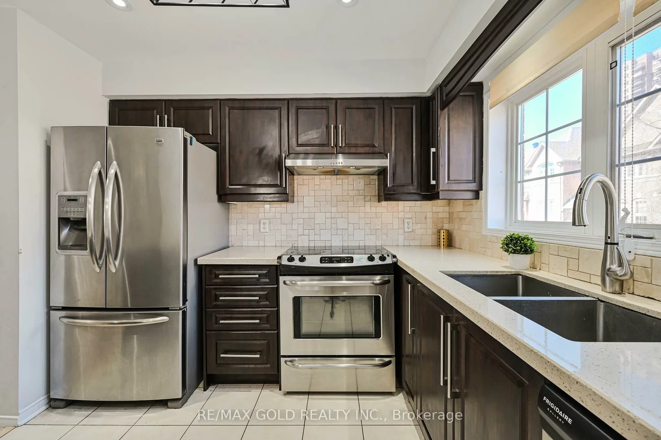 50, Strathaven, Hurontario, Mississauga