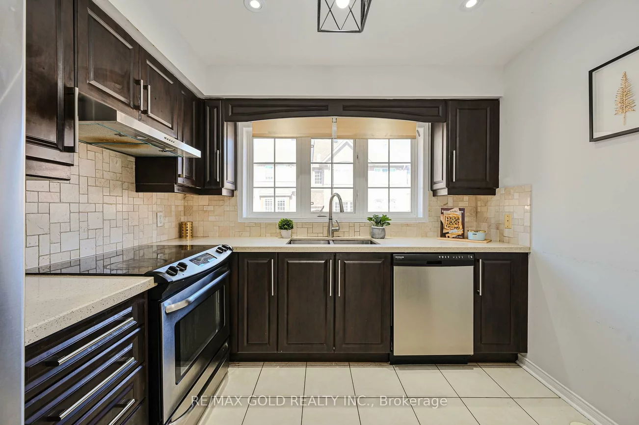 50, Strathaven, Hurontario, Mississauga