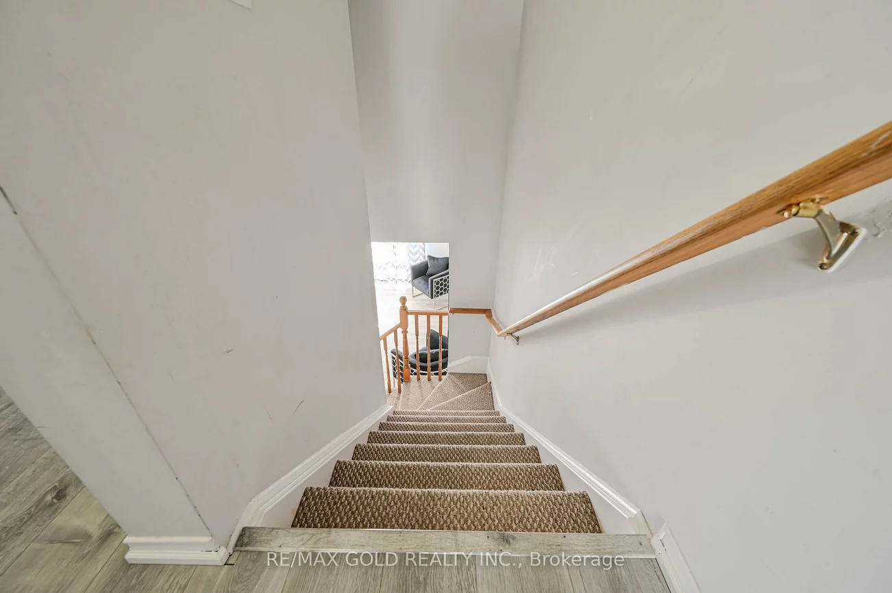 50, Strathaven, Hurontario, Mississauga